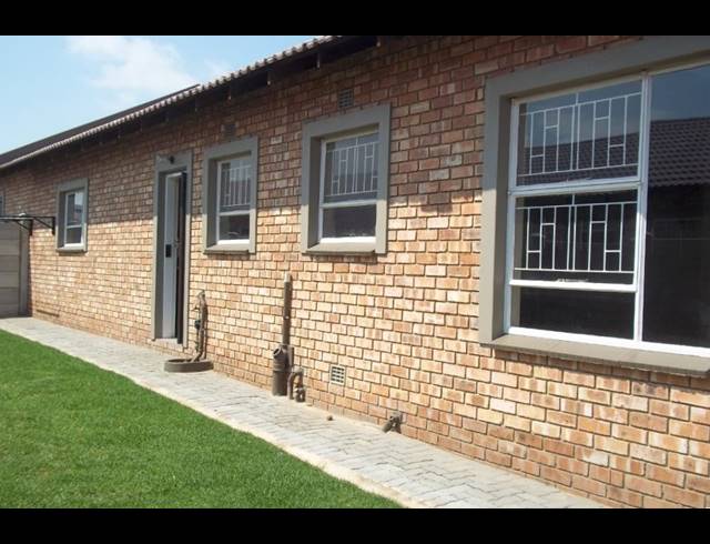 2 BEDROOM TOWNHOUSE FOR SALE IN RIVERSDALE